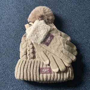 New UGG hat and gloves set super soft and touch screen friendly gloves!